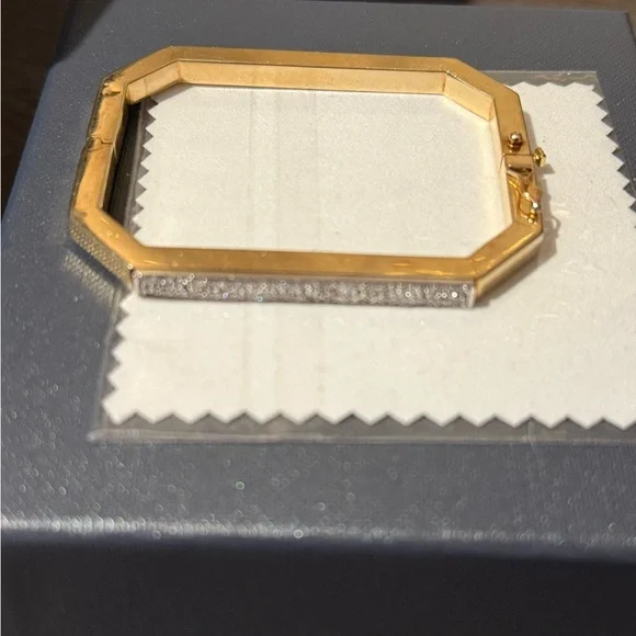 Elegant 14k Gold and Sparkling diamonds Women's Bracelet - Picture 2 of 10